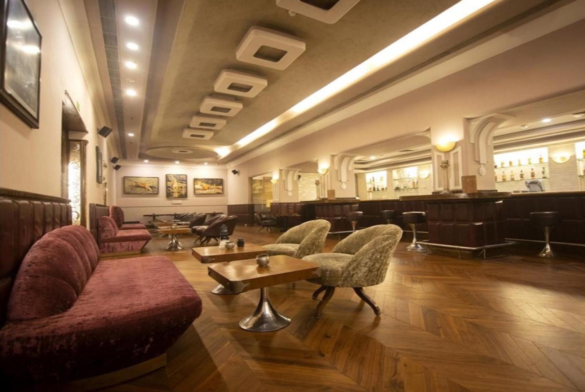 앰배서더 - Ihcl 셀렉션 뉴델리 외부 사진 The interior of the restaurant