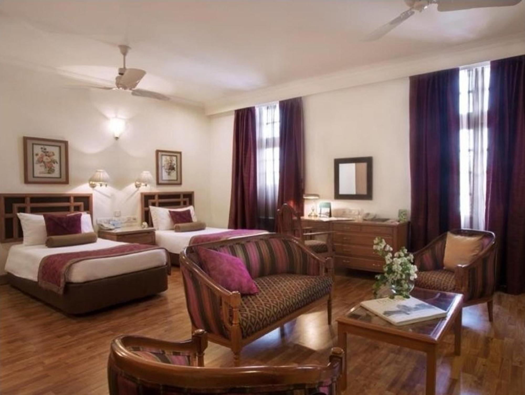 앰배서더 - Ihcl 셀렉션 뉴델리 외부 사진 A suite at the Imperial Hotel