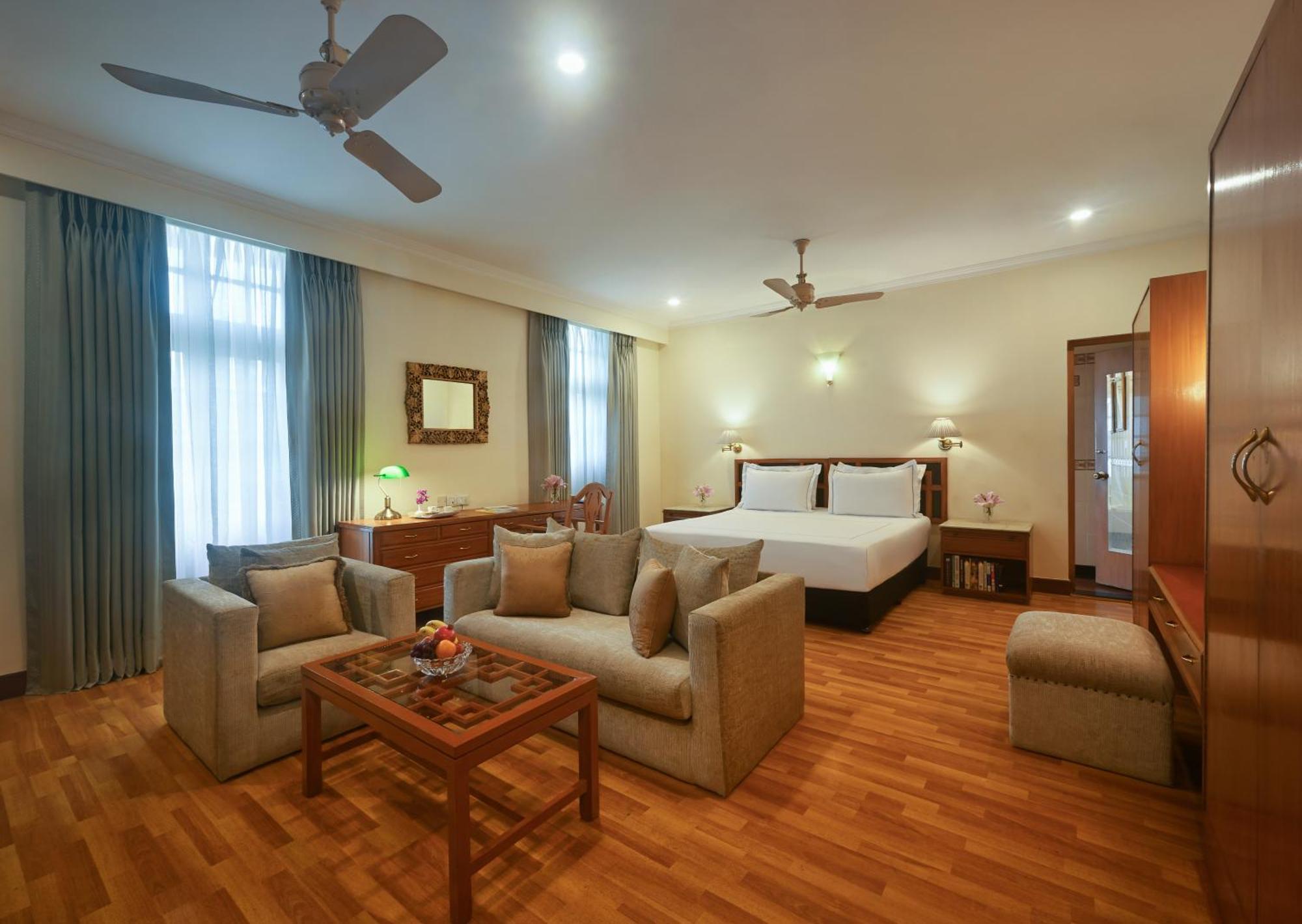 앰배서더 - Ihcl 셀렉션 뉴델리 외부 사진 A suite at the hotel