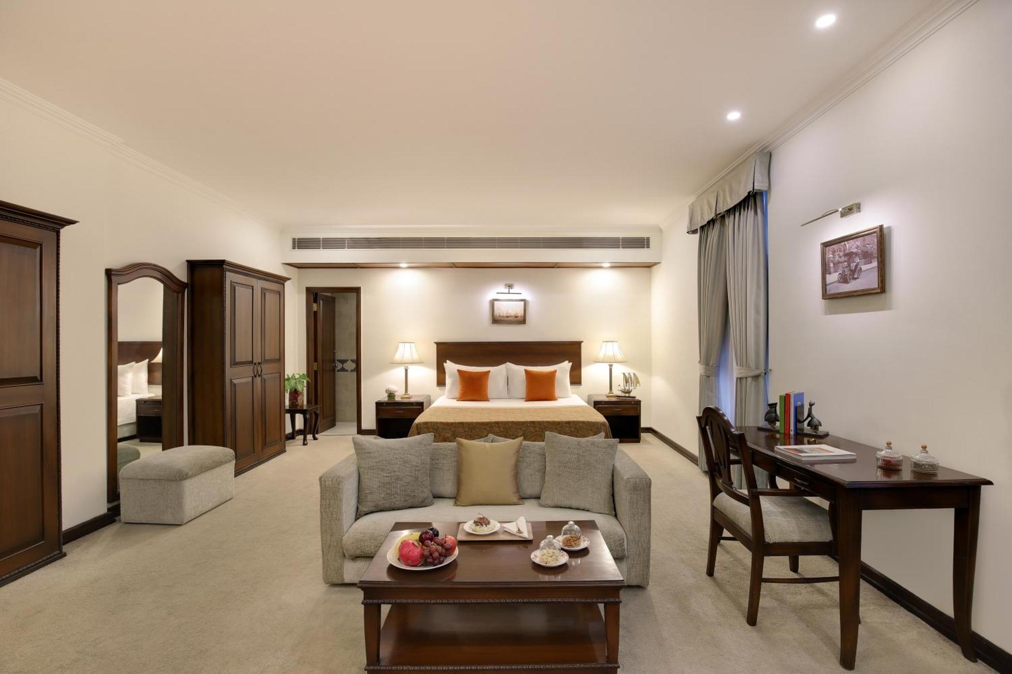 앰배서더 - Ihcl 셀렉션 뉴델리 외부 사진 A suite at the hotel