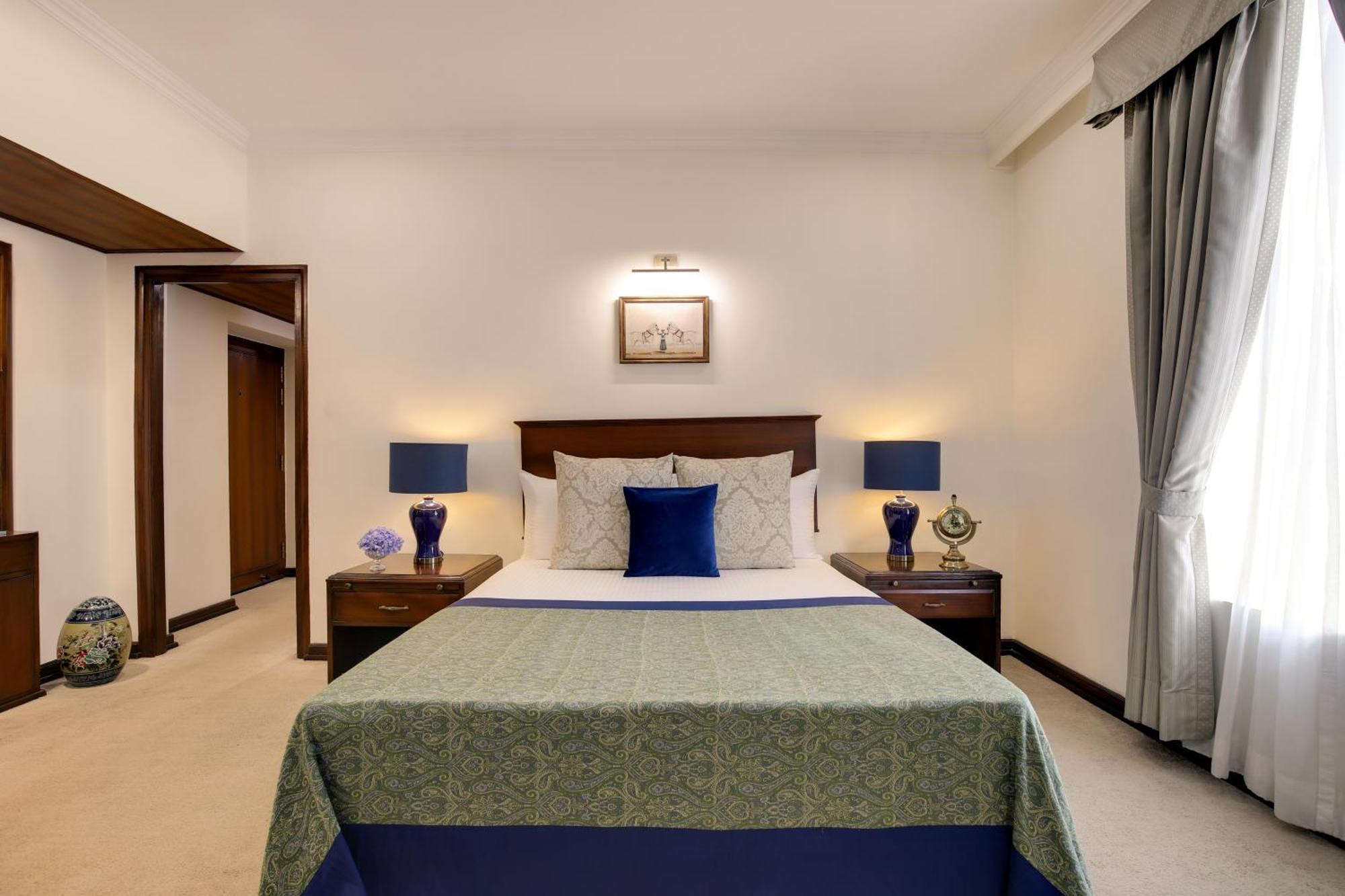 앰배서더 - Ihcl 셀렉션 뉴델리 외부 사진 A bedroom at the Taj Bengal